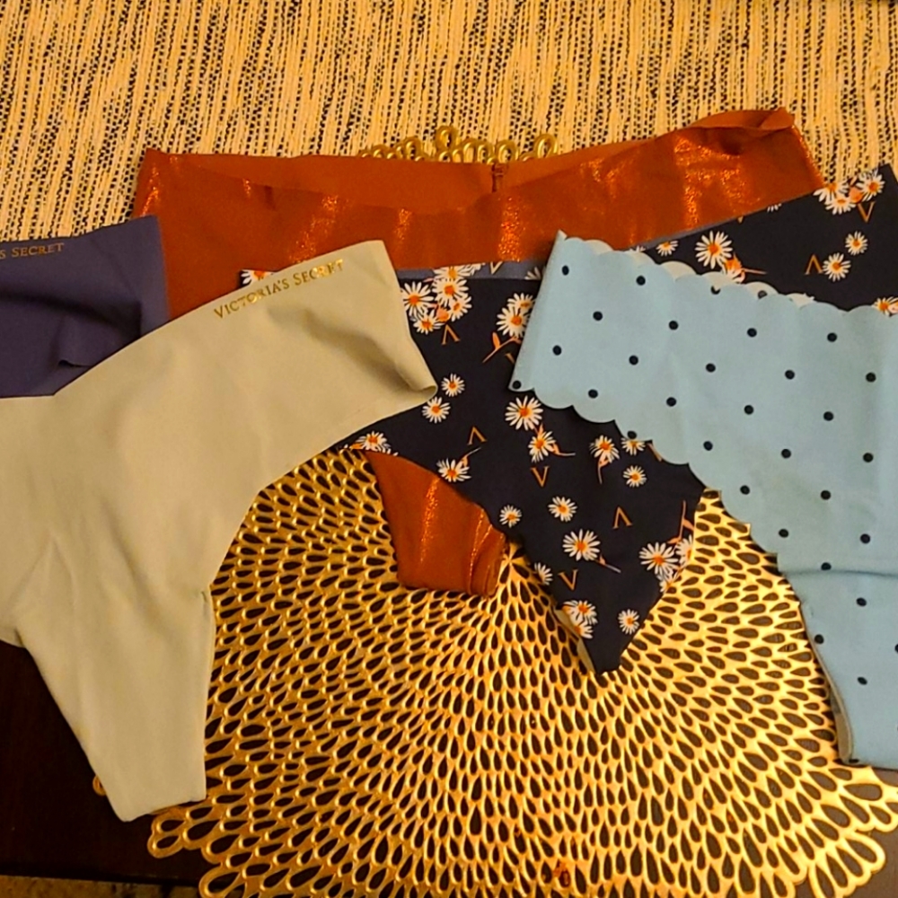 5 pairs of Victoria Secret panties M
